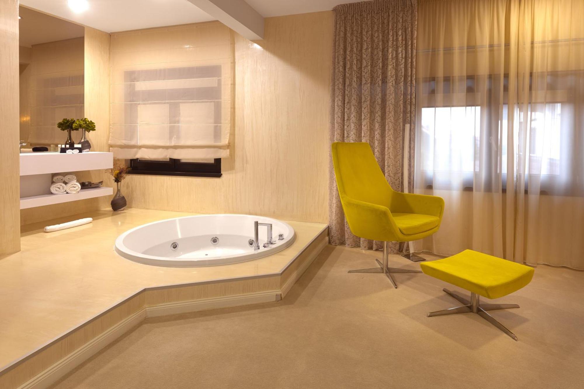 Hotel Vila Class Satu Mare Exteriör bild