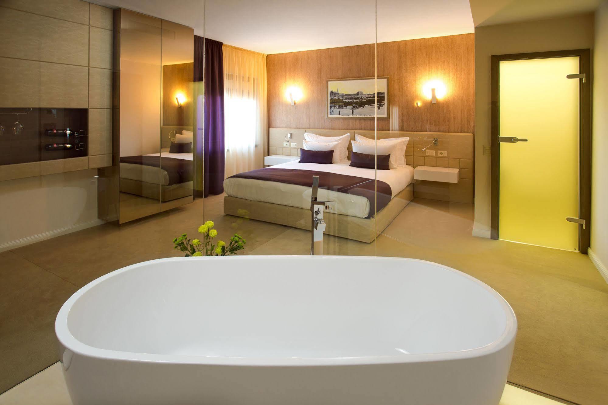 Hotel Vila Class Satu Mare Exteriör bild